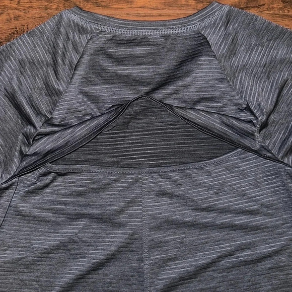 EUC ASICS Dark Gray Short Sleeve Shirt (S) - Picture 4 of 5